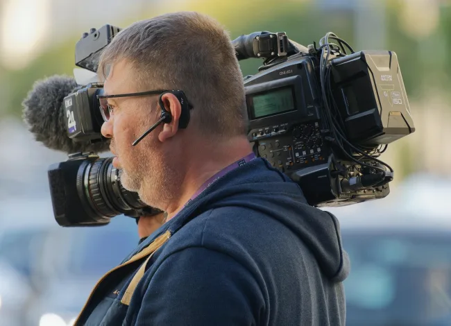 Handheld coverage of a street incident